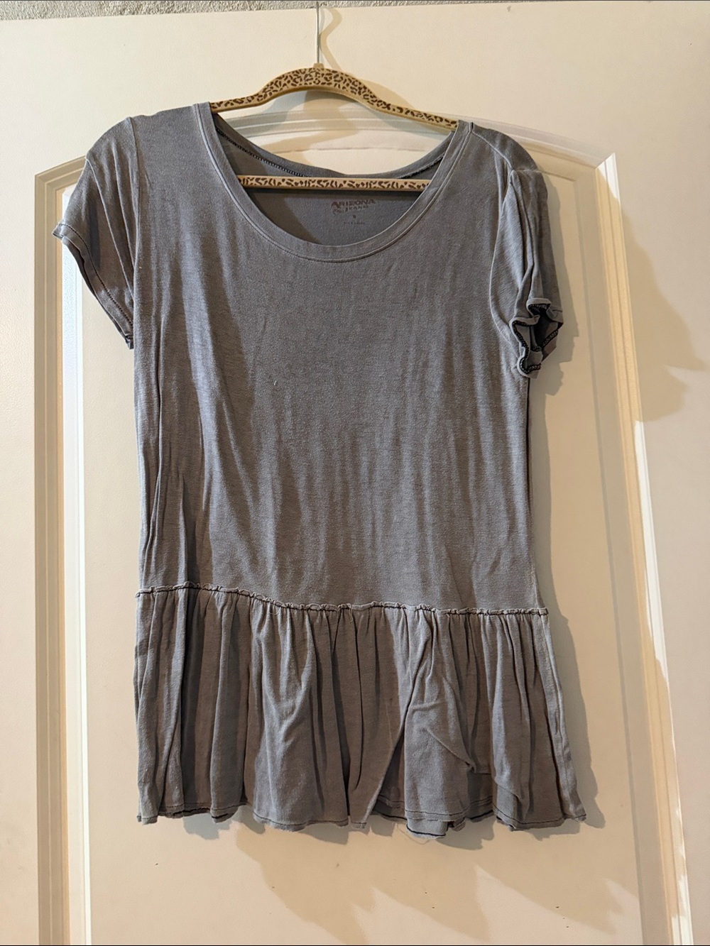 Arizona Jean Company Gray Peplum Short Sleeve Top